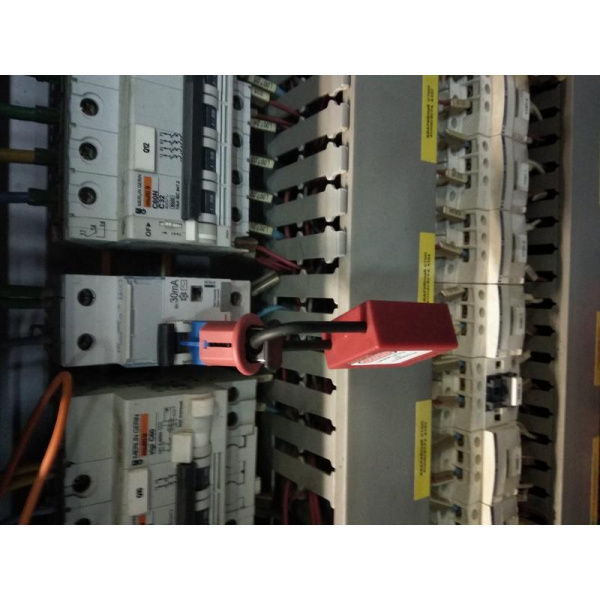 Блокиратор электроавтоматов Гаслок с внутренними штифтами до 12.7 мм (артикул производителя GL-D02)