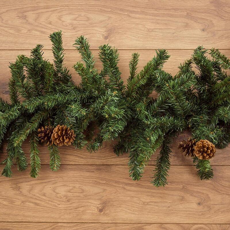 Гирлянда хвойная Neon-Night с шишками 270 см зеленая