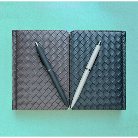 Ежедневник недатированный Magnum А6+ черный