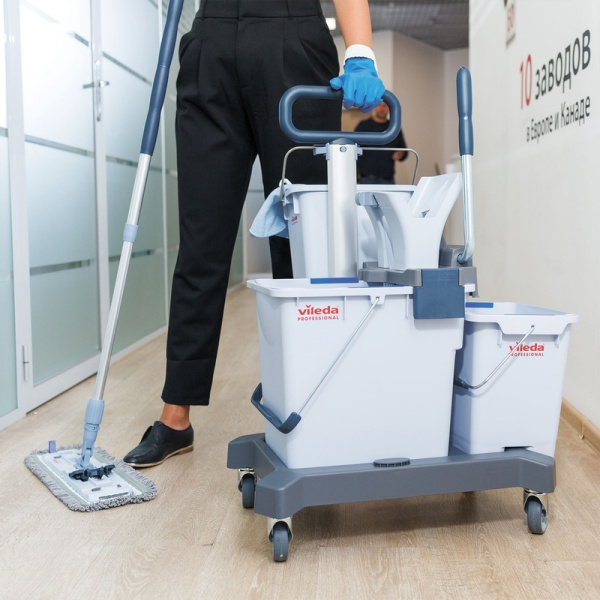 Набор для уборки Vileda Professional №1 Все включено с УльтраСпид Про (тележка уборочная трехведерная с отжимом, швабра, щётка, 3 сменные насадки, 3 салфетки для уборки, 5 пар перчаток, 3 губки)
