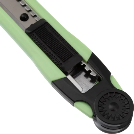 Нож универсальный Attache 18 мм (SX33) Нож универсальный Attache 18 мм (SX33)