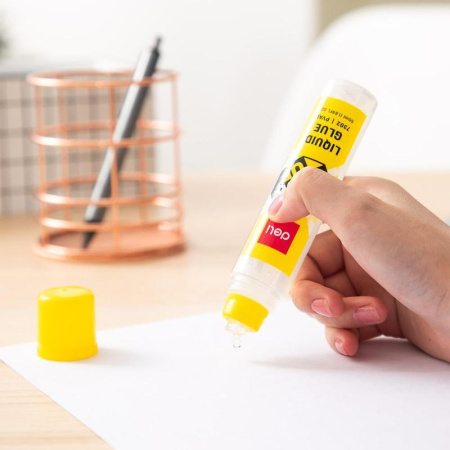 Клей жидкий Deli прозрачный 50 мл пластиковый аппликатор