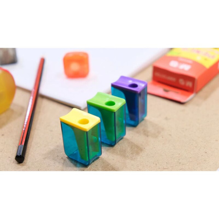 Точилка для карандашей M&G с контейнером пластиковая Точилка для карандашей M&G с контейнером пластиковая