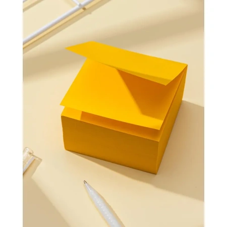 Блок для записей Комус BC 90x90x50 мм желтый интенсив проклеенный  плотность  80 г/кв.м