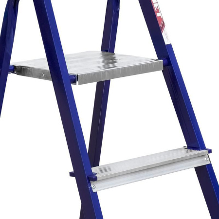 Стремянка стальная/алюминиевая 4 ступени Алюмет М8304