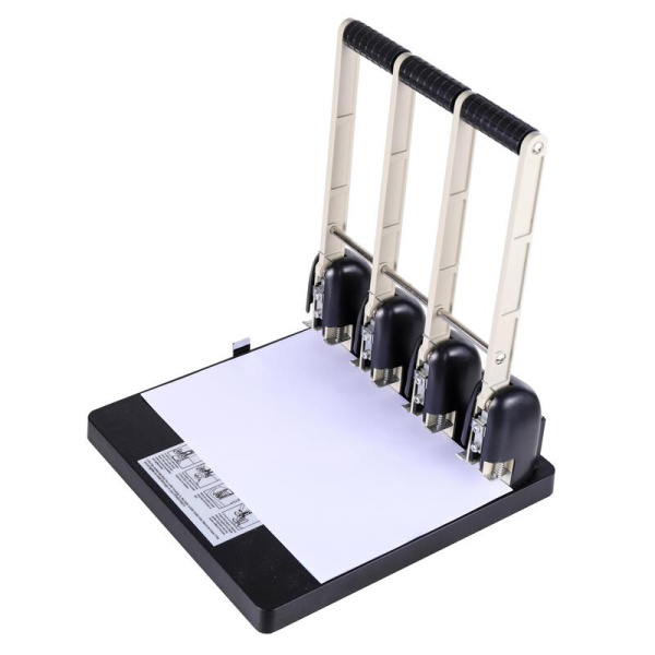 Дырокол Attache до 150 листов черный с линейкой