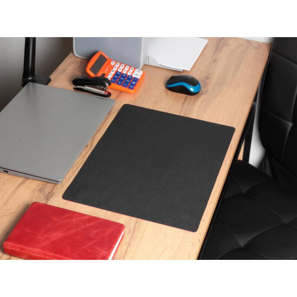 Коврик на стол Attache 300x420 мм черный/красный (двусторонний:  сафьян/Soft Touch)