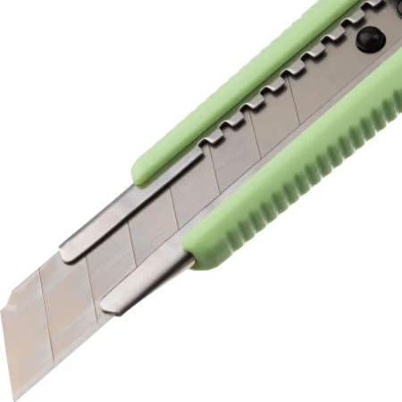 Нож универсальный Attache 18 мм (SX33) Нож универсальный Attache 18 мм (SX33)