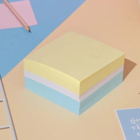 Блок для записей Комус 90x90x50 мм разноцветный проклеенный (плотность   80 г/кв.м)