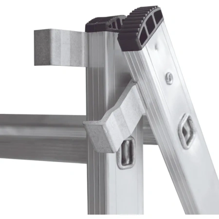 Лестница Новая Высота NV 1230 алюминиевая трёхсекционная 3х8 ступеней  (1230308)