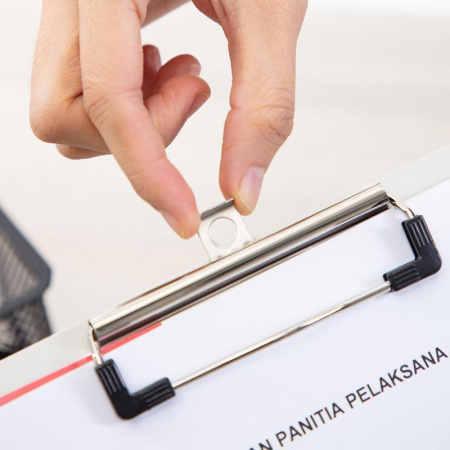 Папка-планшет с зажимом Deli А4 пластиковая серая с линейкой