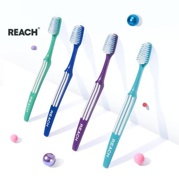 Зубная щетка Reach Control Бережная чистка средней жесткости (цвет в  ассортименте)