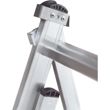 Лестница Новая Высота NV 1230 алюминиевая трёхсекционная 3х8 ступеней  (1230308)