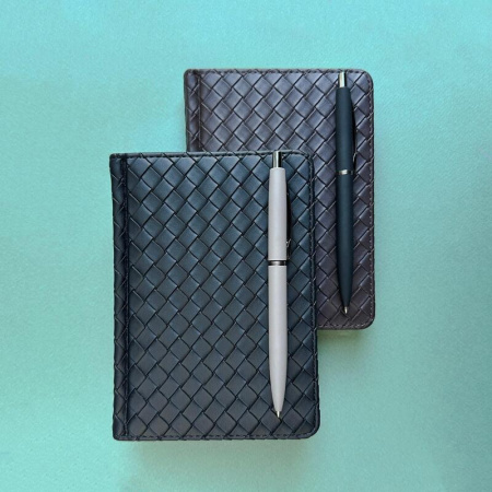 Ежедневник недатированный Magnum А6+ черный